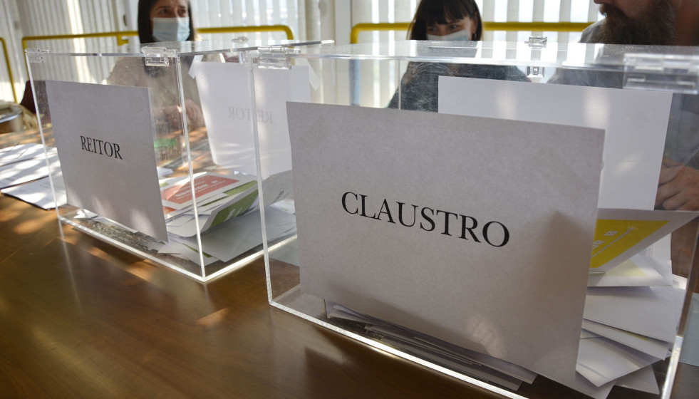 Archivo - Urnas para las elecciones a rector  y miembros del Claustro en la UVigo.