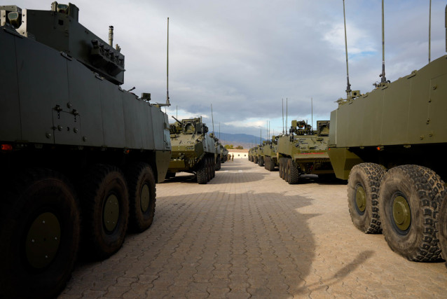 Archivo - Imagen de los primeros vehículos 8x8 'Dragón' del Ejército de Tierra. A 16 de enero de 2026, en Almería (Andalucía, España). Con un peso de 30 toneladas y blindaje inteligente, el 8x8 llega a la base de Viator para convertirse en el nuevo patrón