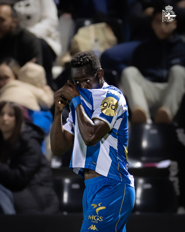 Nsongo, titular y esperanza del Deportivo por incomparecencia