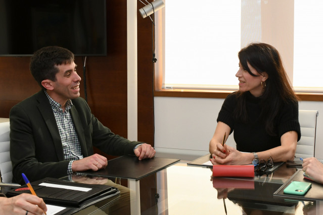 La conselleira de Vivenda e Planificación de Infraestruturas, María Martínez Allegue, se reúne con el director de la Escuela Técnica Superior de Ingeniería de Caminos, Canales y Puertos de la Universidade da Coruña (UDC), Luis Ramírez