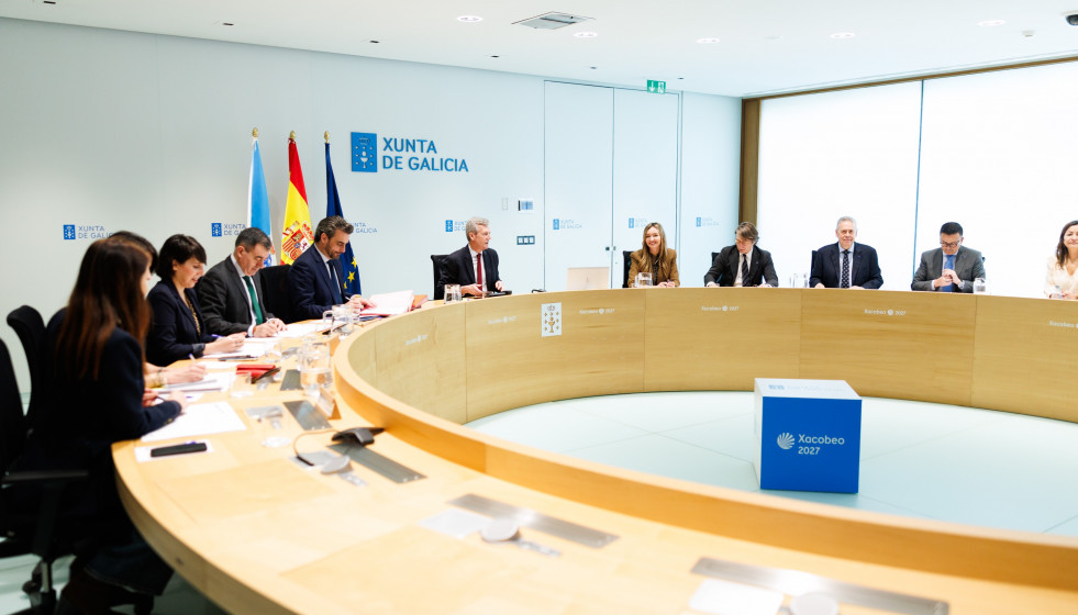 El titular del Gobierno gallego, Alfonso Rueda, preside el Consello de la Xunta.