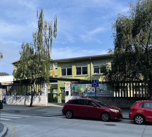 Accidente mortal en el IES Agra del Orzán: muere un operario que trabajaba en la cubierta del instituto