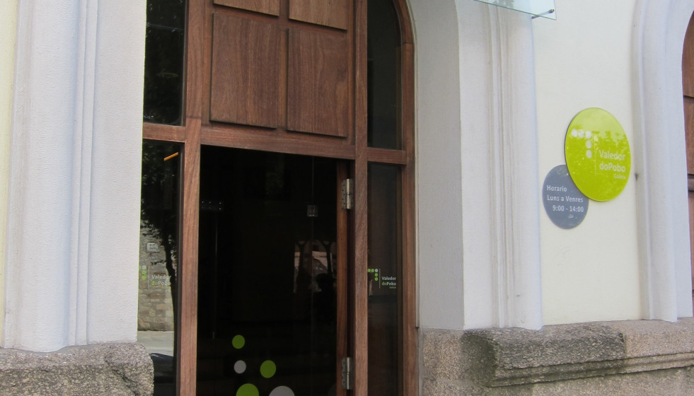 Archivo - Puerta De Entrada A La Sede Del Valedor Do Pobo