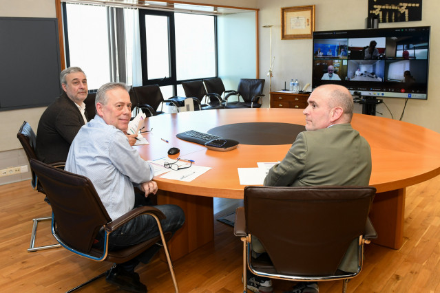 El conselleiro de Sanidade, Antonio Gómez Caamaño, se reúne con los gerentes de las áreas sanitarias para abordar el impacto de la huelga de facultativos contra el Estatuto Marco. Consellería, San Lázaro, Santiago.