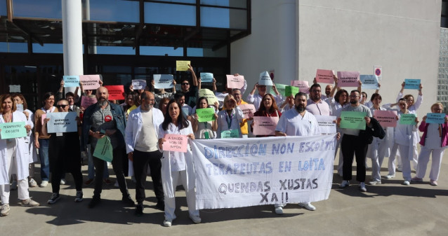 Concentración de trabajadores de las unidades de terapia del Chuvi, para denunciar la 