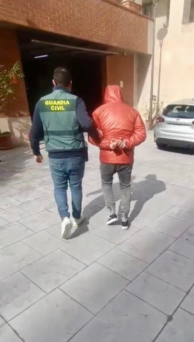 La Guardia Civil de Ourense desarticula un grupo criminal dedicado a estafar a clientes de un banco electrónico