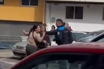 Discusión en el lugar del incidente en una imagen de un vídeo publicato por TVG