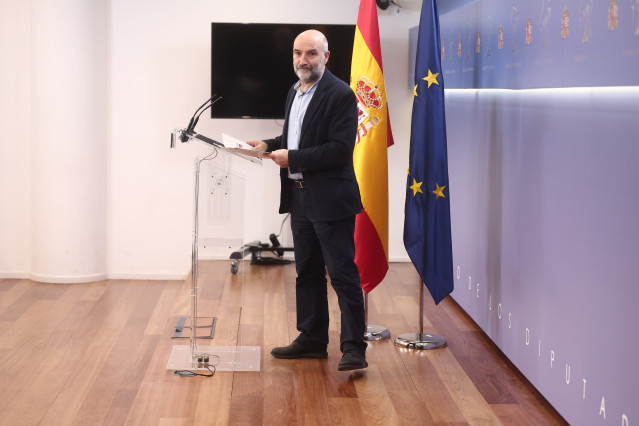 El diputado del BNG Néstor Rego durante una rueda de prensa en el Congreso de los Diputados, a 17 de marzo de 2026, en Madrid (España).