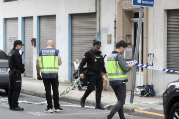 Policías acordonan la zona tras una reyerta entre dos familias en Lugo.