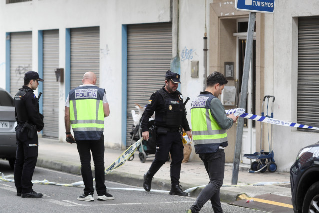Policías acordonan la zona tras una reyerta entre dos familias en Lugo.