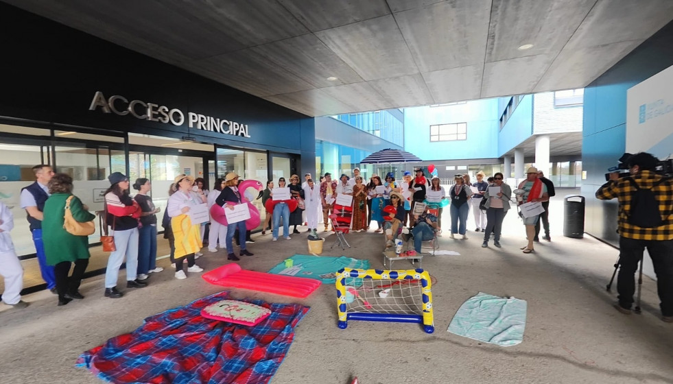 Concentración de trabajadores del área sanitaria de Vigo, para protestar por la 