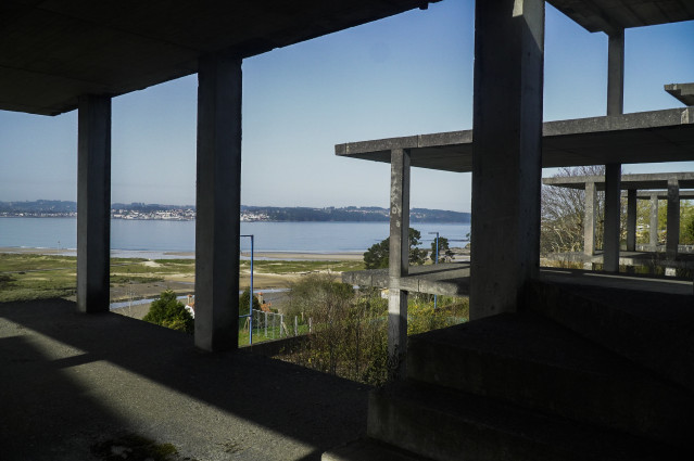 Esqueletos en Bañobre, en Miño (A Coruña)
