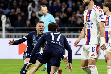 Aspas y Rueda celebran el primer gol en Lyon