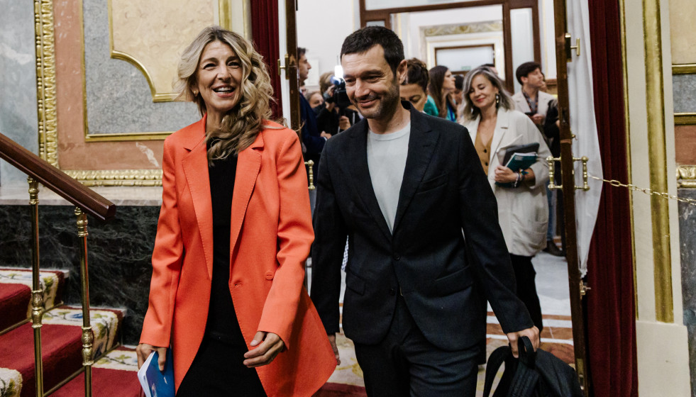 Archivo - La vicepresidenta segunda y ministra de Trabajo, Yolanda Díaz y el ministro de Derechos Sociales y Agenda 2030, Pablo Bustinduy, llegan a un pleno en el Congreso de los Diputados, a 10 de s