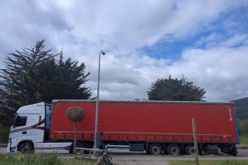 Camiones. Transporte por carretera. Trailer