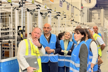 Visita de la conselleira de Economía e Industria, María Jesús Lorenzana, a la empresa Maier Ferroplast en O Porriño (Pontevedra).