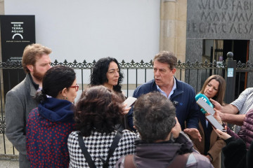 El secretario xeral del PSdeG, José Ramón Gómez Besteiro, atiende a los medios de comunicación en Lugo.