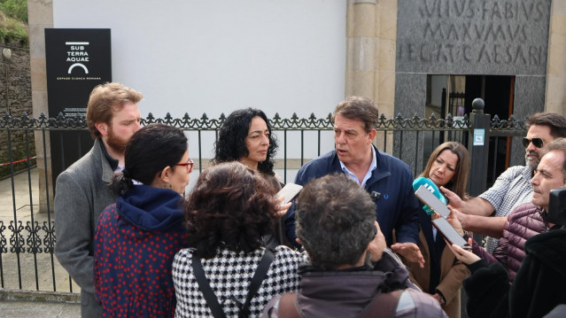 El secretario xeral del PSdeG, José Ramón Gómez Besteiro, atiende a los medios de comunicación en Lugo.