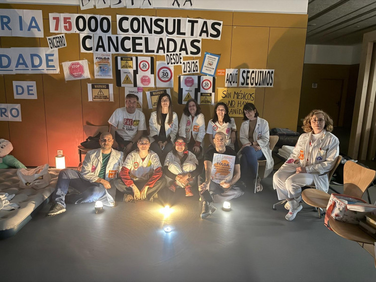 Continúa el encierro de médicos en el Olimpia Valencia de Vigo a la espera de la reunión del lunes con el SERGAS
