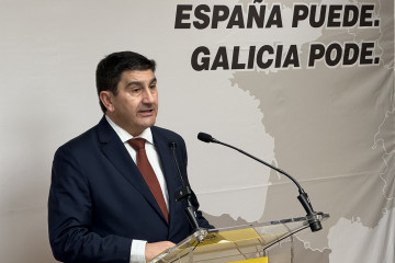 Archivo - El delegado del Gobierno en Galicia, Pedro Blanco, en rueda de prensa en A Coruña