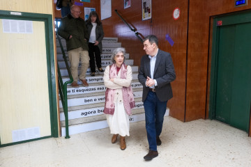 El conselleiro de Eduación, Román Rodríguez, en su visita al Instituto Xelmírez II