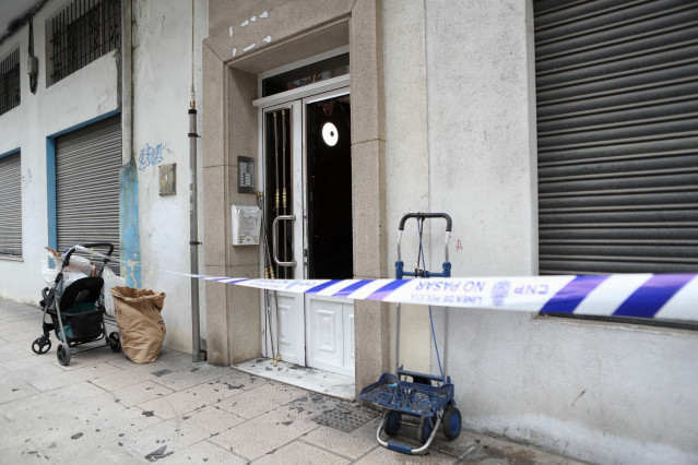 Policías acordonan la zona tras una reyerta entre dos familias, en la Rúa Primavera de Lugo, a 18 de marzo de 2026, en Lugo, Galicia.