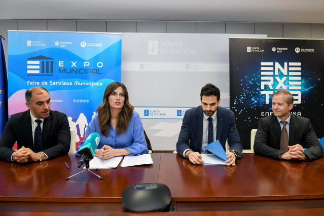 El vicepresidente primero de la Fegamp, Ángel Moldes; la directora xeral de Administración Local, Natalia Prieto; el director xeral de Planificación Enerxética, Pablo Fernández Vila; y el director de Fundación Semana Verde de Galicia, Ricardo Durán