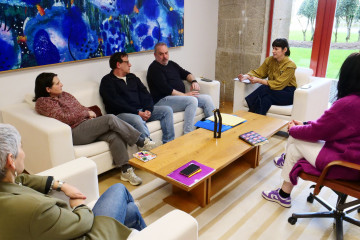La líder del BNG, Ana Pontón, se reúne con los representantes de la Comisión pola recuperación da Memoria Historia, Carlos Babío, Rubén Centeno y Beatriz Parga