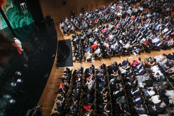 Los presentadores Trisha Fernández y Fede Pérez durante la gala de los XXIV Premios Mestre Mateo, en el auditorio Fuxan os Ventos, a 21 de marzo de 2026, en Lugo, Galicia