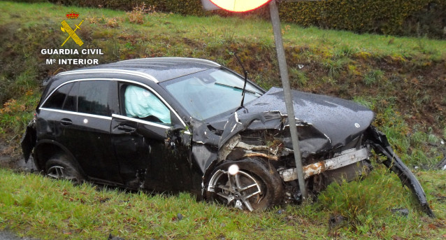 La Guardia Civil investiga a dos vecinos de Agolada por mentir sobre quién conducía un coche implicado en un accidente de tráfico.