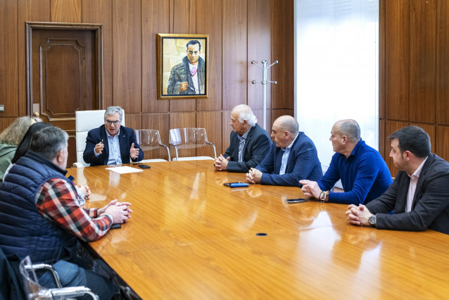 La Diputación de Ourense impulsará la primera Feira do Viño da Ribeira Sacra ourensana con los municipios de la zona