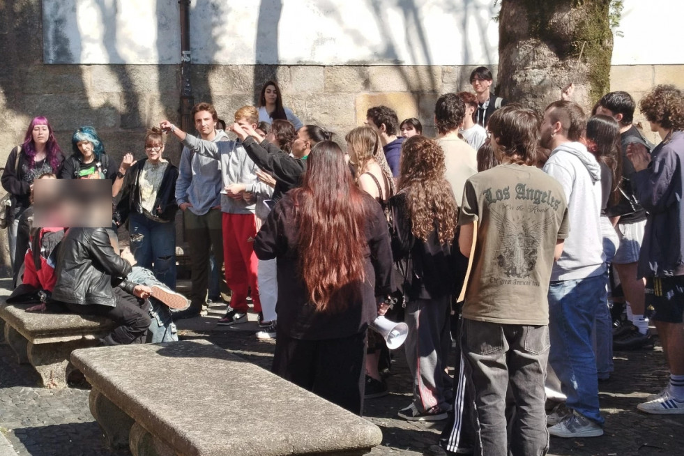 Un momento de la concentración contra los presuntos acosadores en la Facultad de Filosofía