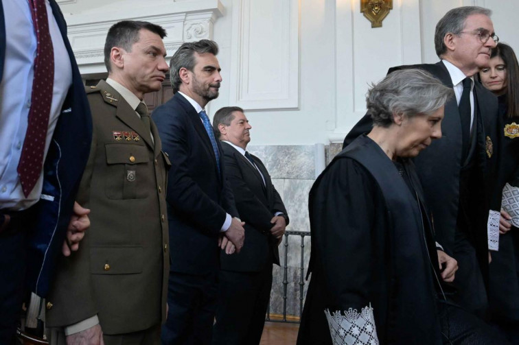 A Villares no lo trasladan por las eólicas y a las otras juezas es para mejorar, dice el TSXG