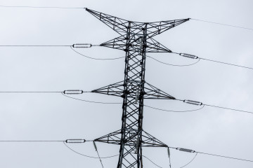 Archivo - Una torre eléctrica, a 6 de febrero de 2026, en Madrid (España) La demanda de electricidad en España creció 