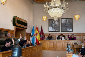 El Gobierno local de Santiago de Compostela (BNG y CA) se queda solo en la votación de los presupuestos municipales, a 25 de marzo de 2026.