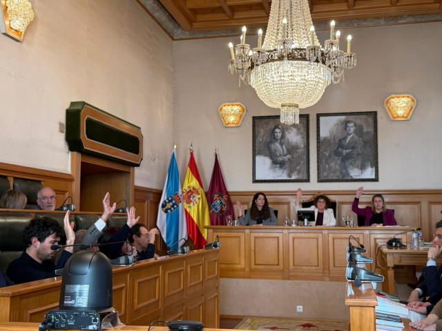 El Gobierno local de Santiago de Compostela (BNG y CA) se queda solo en la votación de los presupuestos municipales, a 25 de marzo de 2026.