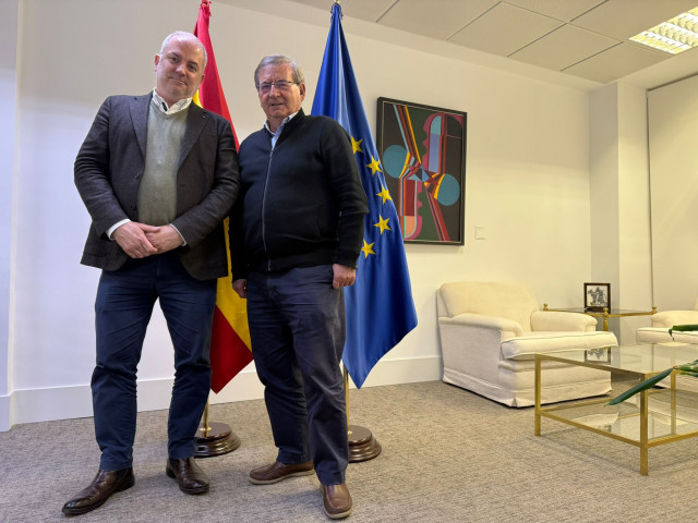 El concejal de Cultura de A Coruña, Gonzalo Castro, se reúne con el secretario de Estado para la Memoria Democrática, Fernando Martínez López