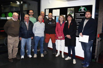 La senadora del BNG, Carme da Silva, se reúne con representantes de la Plataforma de la N-120.