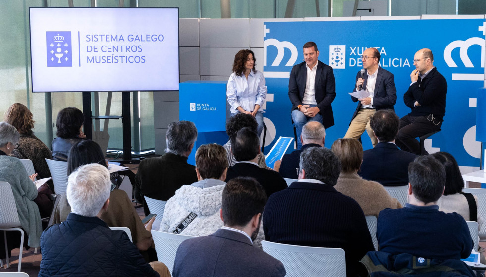 El conselleiro de Cultura, José López Campos, participa en el acto.