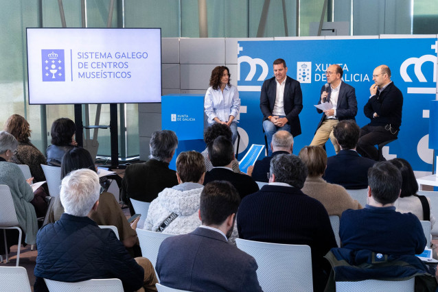 El conselleiro de Cultura, José López Campos, participa en el acto.
