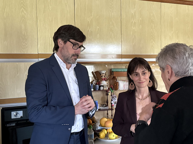 Visita de RDG a vecinos beneficiados por los descuentos en la factura de la luz