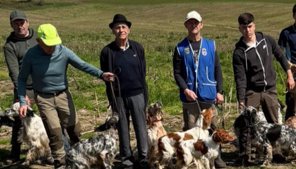 Cazadores gallegos con sus perros en una imagen de la Federación Galega de Caza
