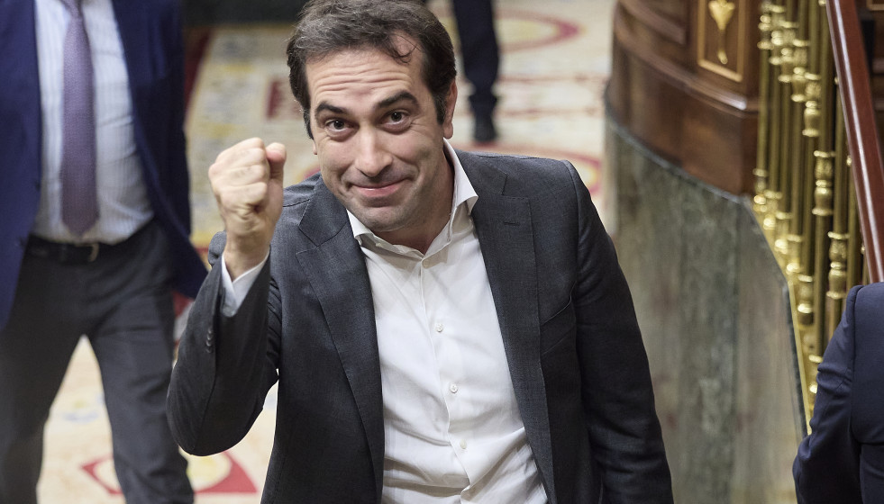 Archivo - El ministro de Economía, Comercio y Empresa, Carlos Cuerpo, tras la aprobación del embargo de armas a Israel y la Ley de Movilidad Sostenible, durante una sesión plenaria, en el Congreso 