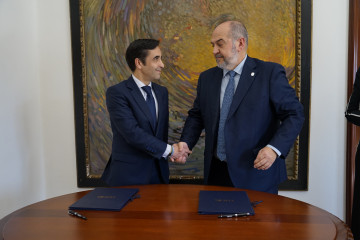 El alcalde de Ferrol , José Manuel Rey (i), y el el presidente de la Junta General de Cofradías y Hermandades de la Semana Santa, Fernando Iguacel (d).