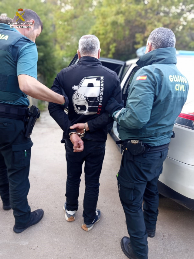 Dos detenidos en Cangas do Morrazo (Pontevedra) por estafar 14.000 euros en varios locales de hostelería y venta de electrodomésticos, e investigado un tercer varón, por un supuesto delito de receptación.