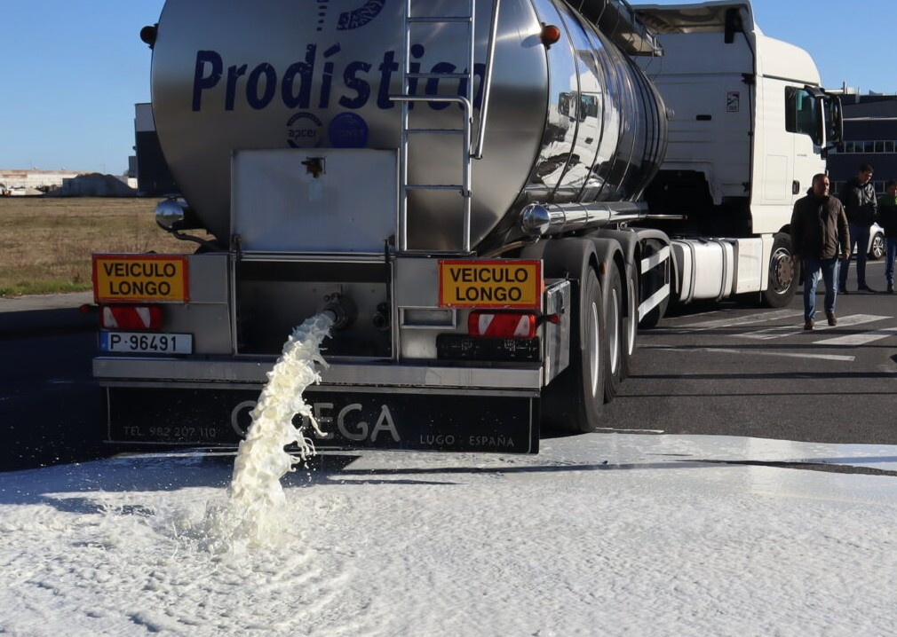 Sabotaje a una cisterna de leche en Curtis