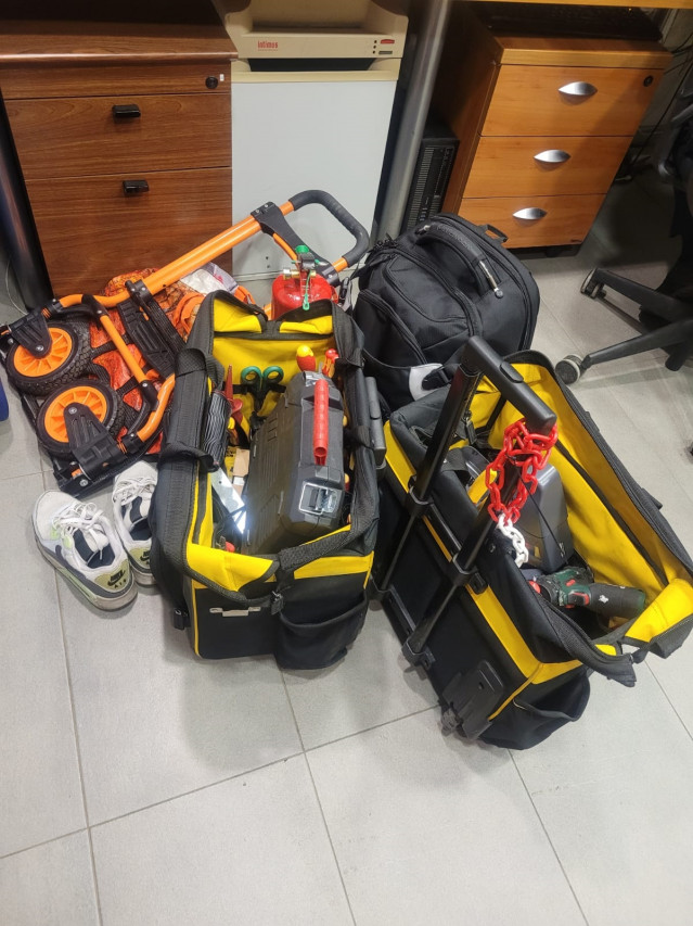 Material recuperado del robo de furgones en Culleredo (A Coruña)