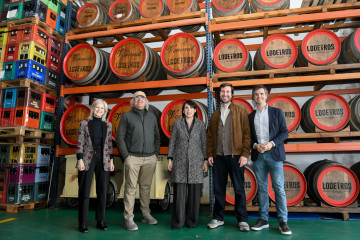 La conselleira de Economía, María Jesús Lorenzana, durante una visita a Bodegas Lodeiros.