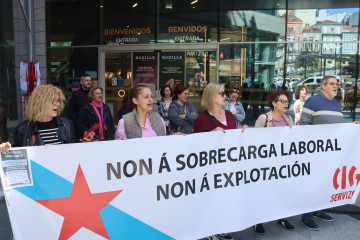 Protesta del sector de grandes almacenes convocada por la CIG en Vigo, 27 de marzo de 2026.
