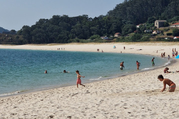 Archivo - Imagen de la playa de Rodas, en las Islas Cíes.
